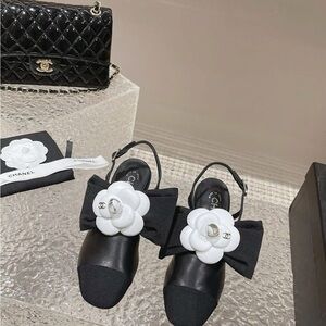 Chanel Crumpled Shiny Fabric Grosgrain Cap Toe Camellia Bow Slingback Pump 38.5